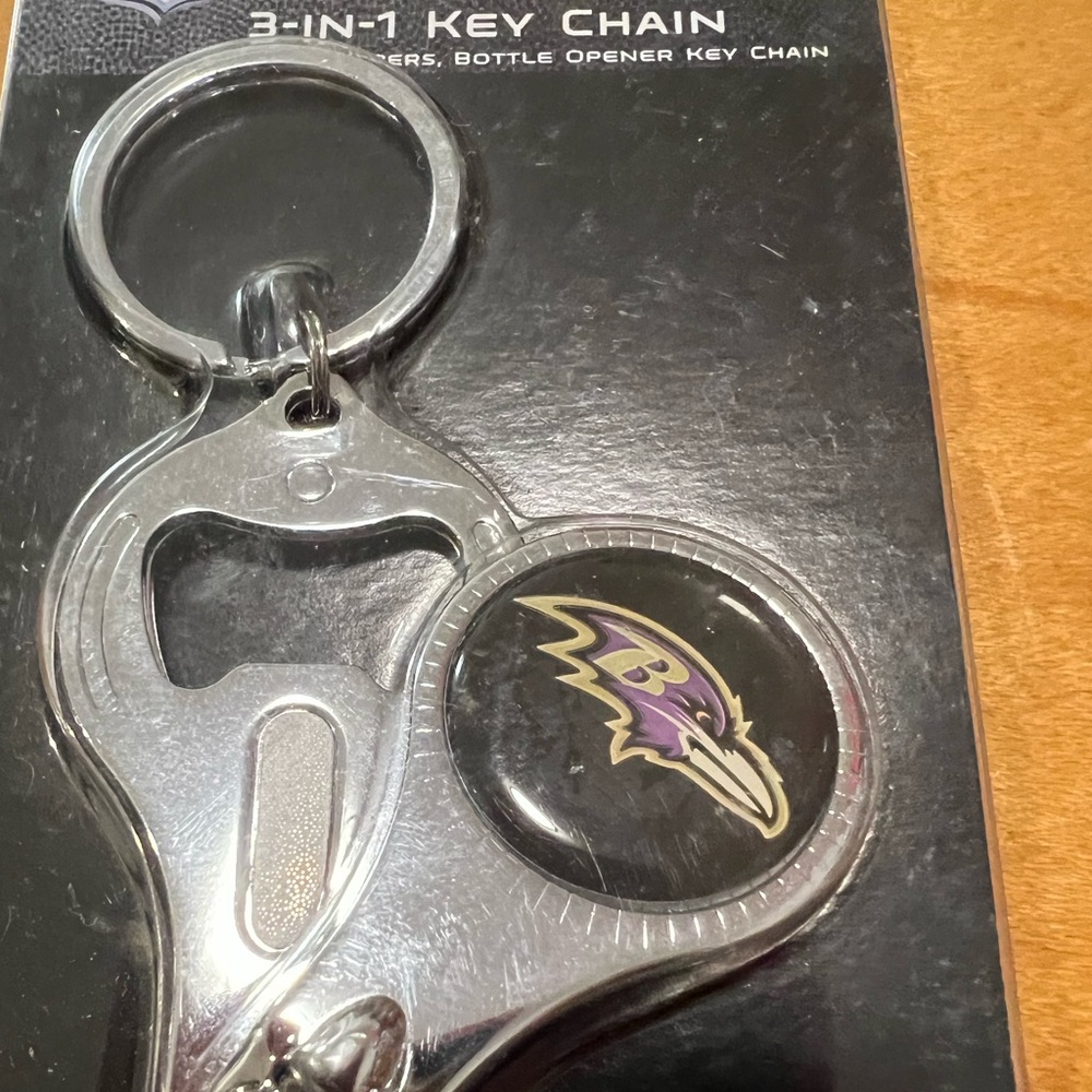 NEW LICENSED NFL BALTIMORE RAVENS 3IN-1 KEYCHAIN, CLIPPERS & BOTTLE OPENER CTM5